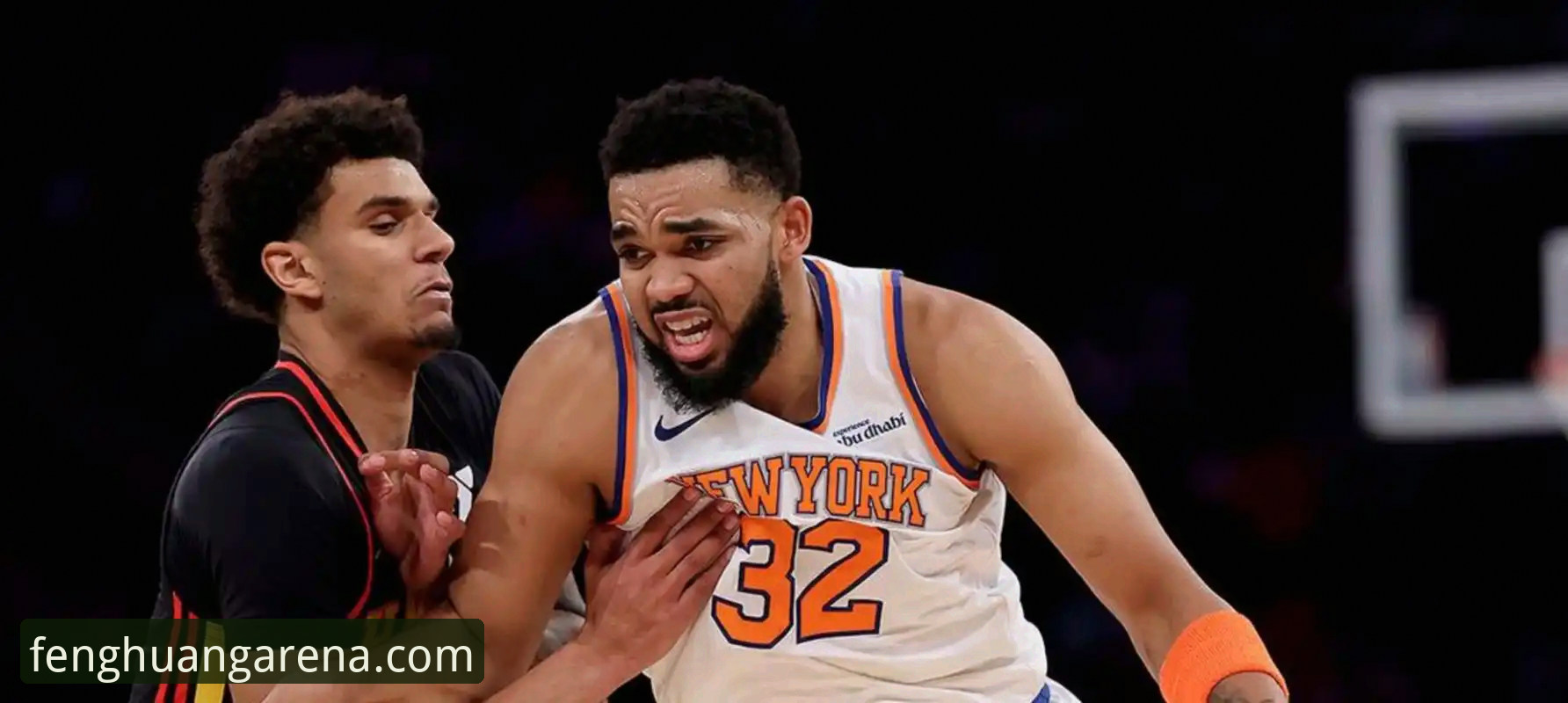 NBA季后赛尼克斯140-89狂胜老鹰：半场47分差创纪录的深度分析